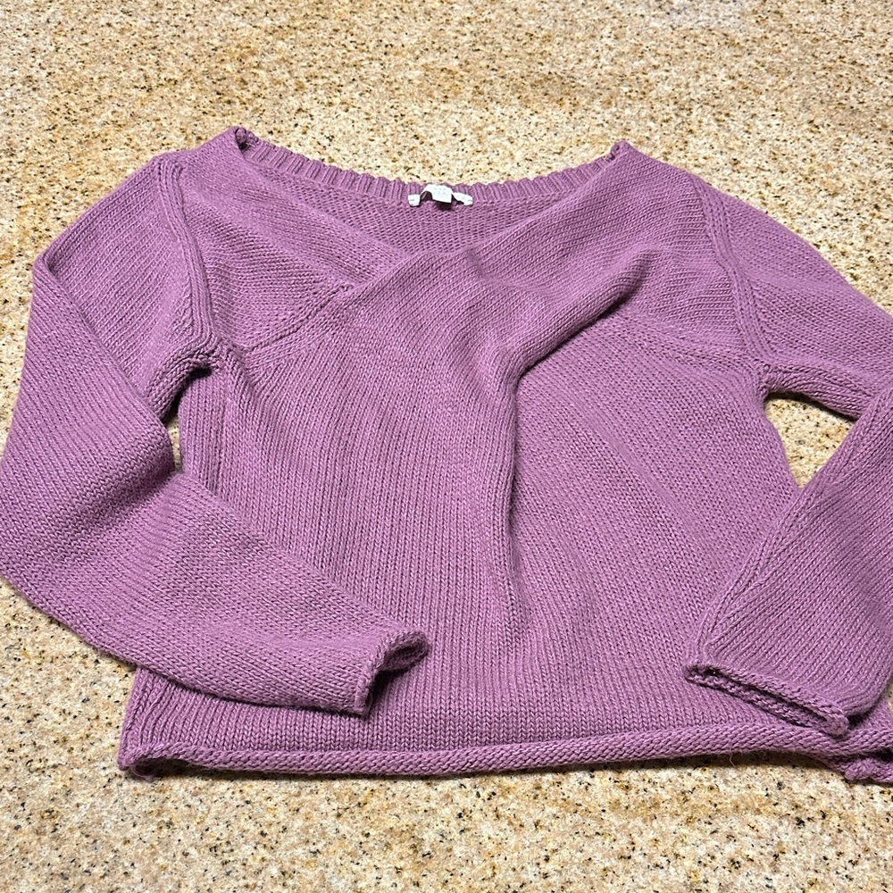 American Eagle Outfitters purple V-Neck Sweater